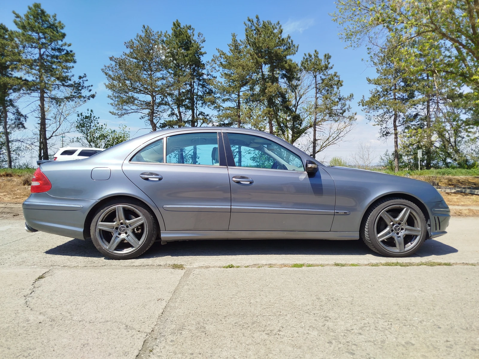 Mercedes-Benz E 500, снимка 5 - Автомобили и джипове - 56341047
