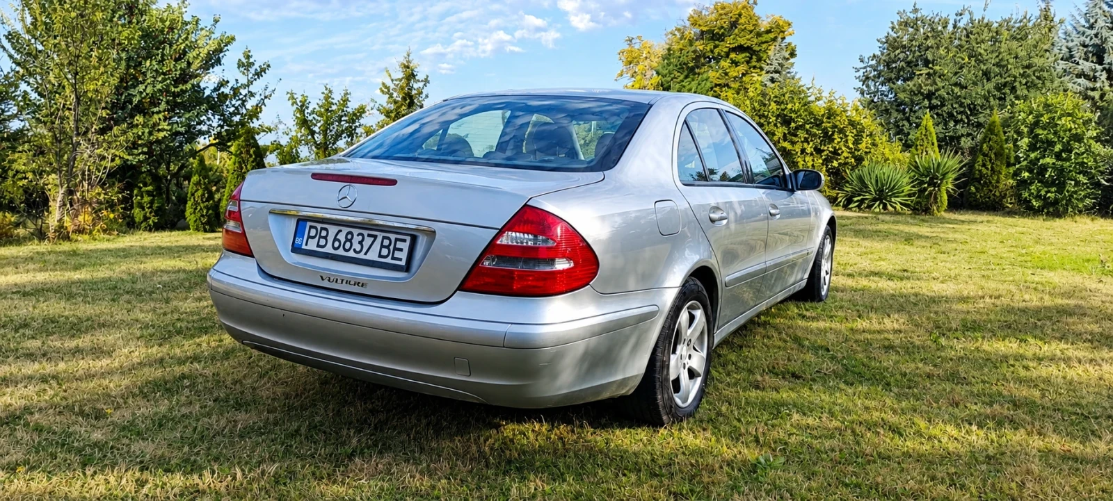 Mercedes-Benz E 220, снимка 2 - Автомобили и джипове - 56441001