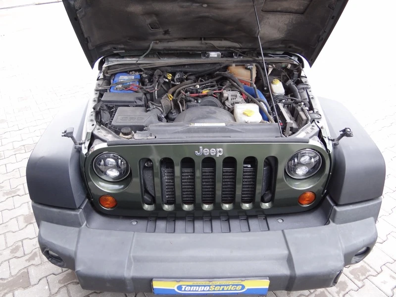 Jeep Wrangler Sport 2.8crdi - 177k.c. /Автоматик/4x4/Euro-4/, снимка 16 - Автомобили и джипове - 44843342