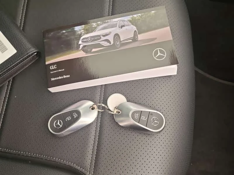 Mercedes-Benz GLC 300 * 4MATIC * 2 КЛЮЧА * ПАНОРАМА * 2026 * CARFAX * , снимка 11 - Автомобили и джипове - 55644365