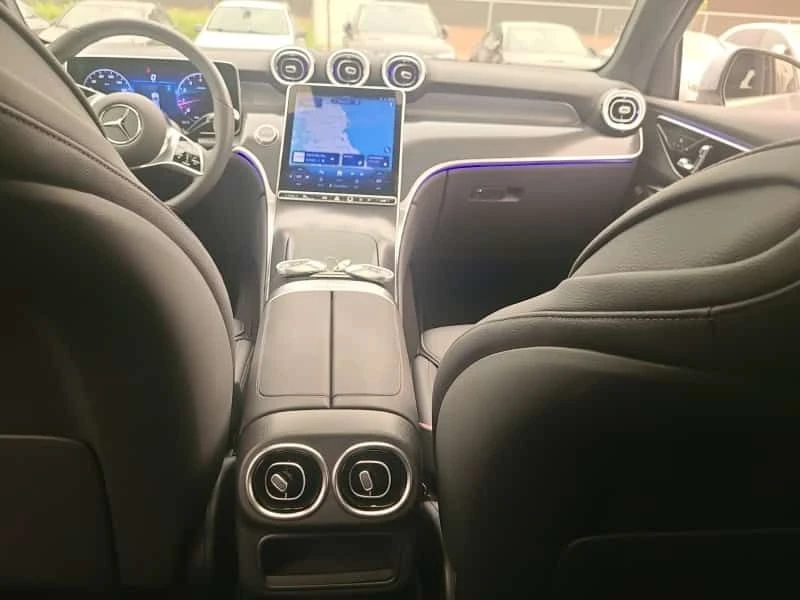 Mercedes-Benz GLC 300 * 4MATIC * 2 КЛЮЧА * ПАНОРАМА * 2026 * CARFAX * , снимка 8 - Автомобили и джипове - 55644365