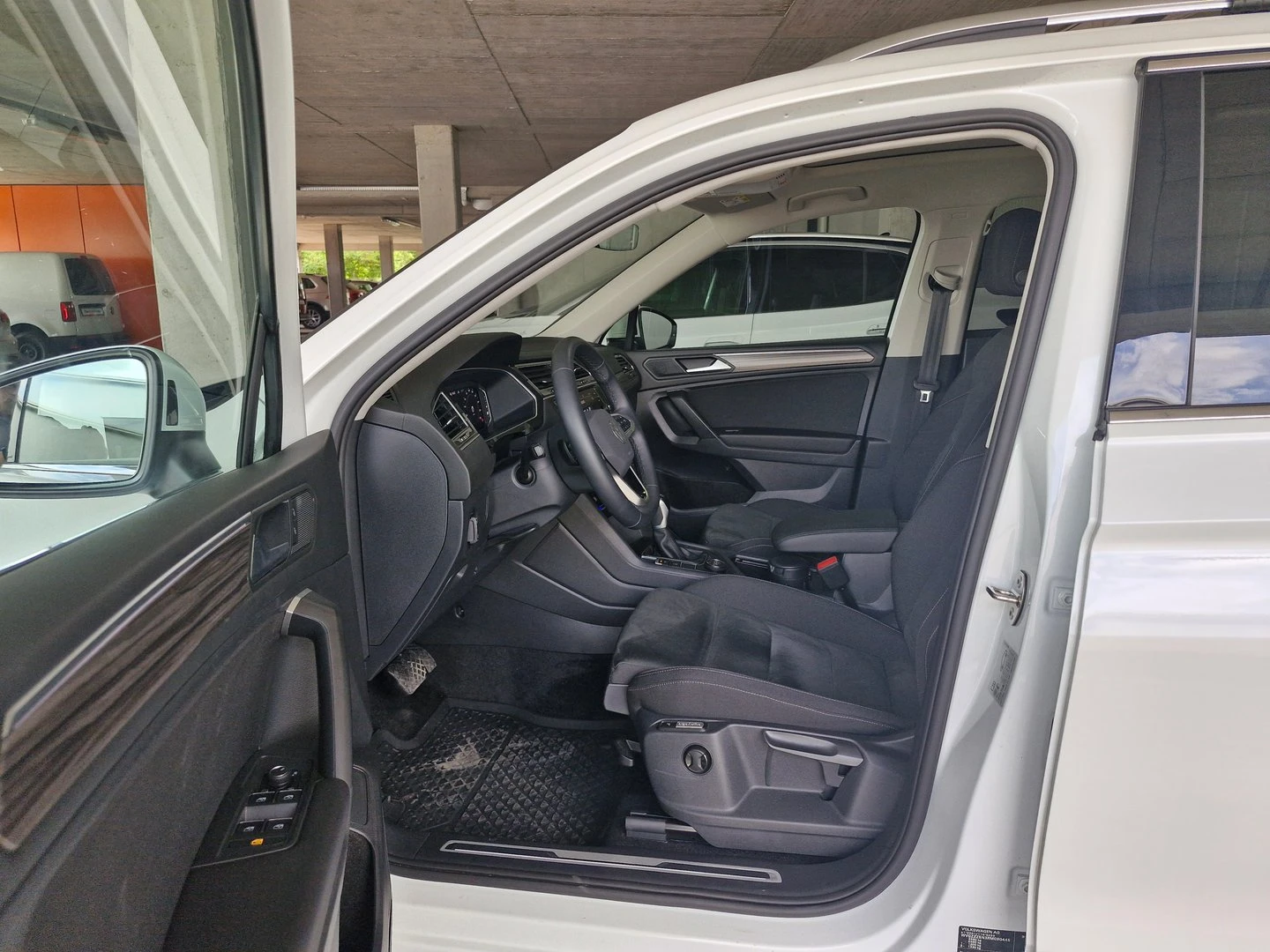 VW Tiguan LWB PA Elegance 2.0TDI 4MOT DSG - изображение 5