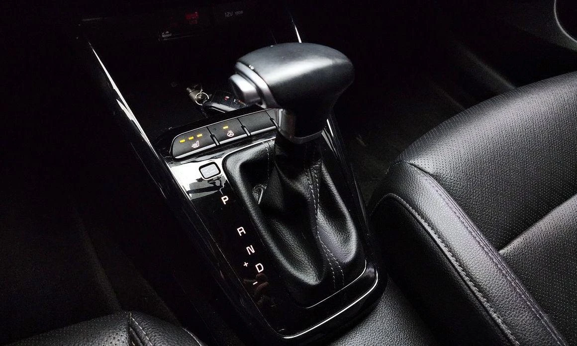 Kia Stonic 1.4 Trendy * НАЙ-ДОБРА ЦЕНА В БЪЛГАРИЯ*  - изображение 9