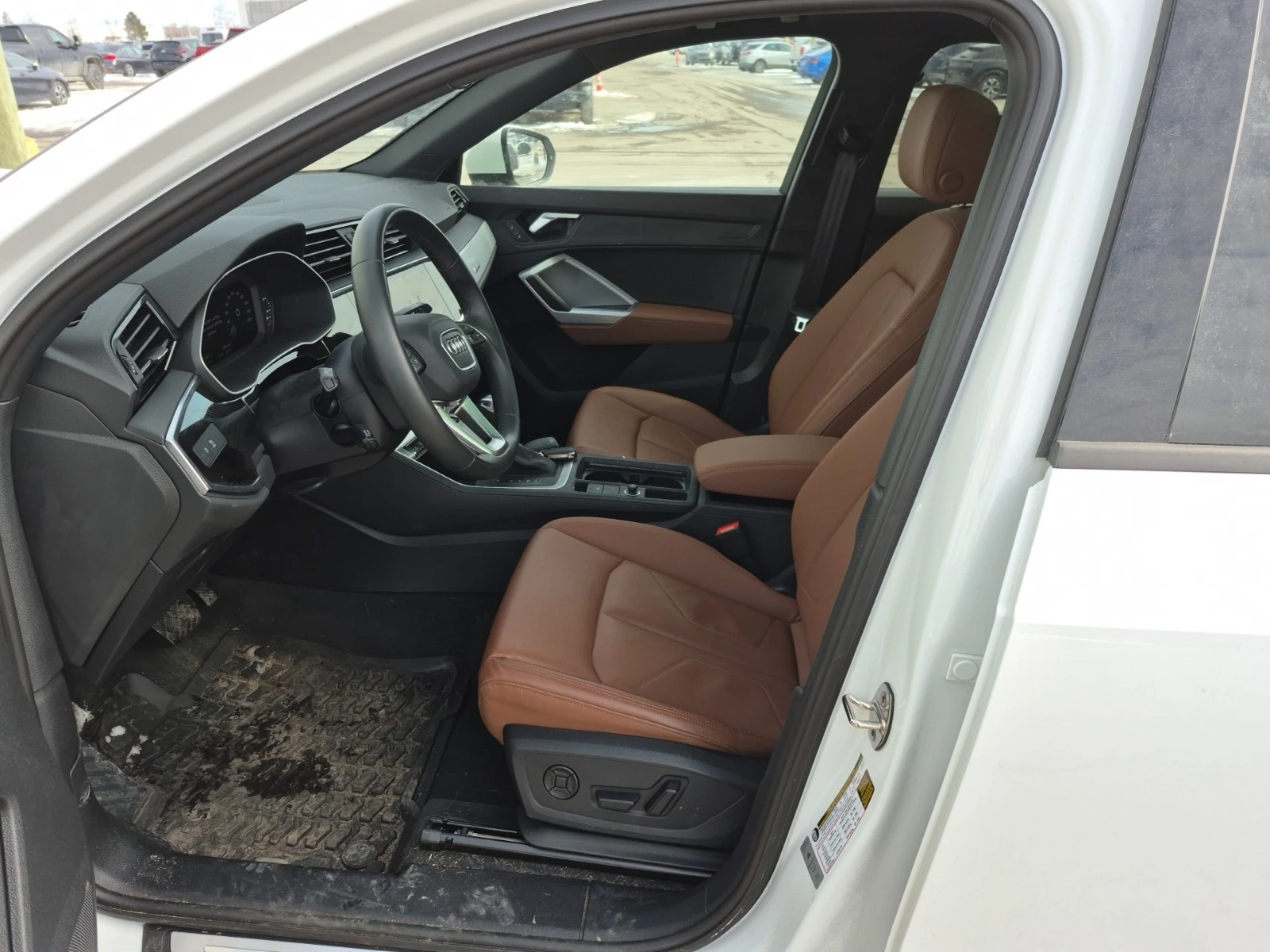 Audi Q3 * KOMFORT* Aвтокредит* * Пълна сервзина история*  - изображение 9