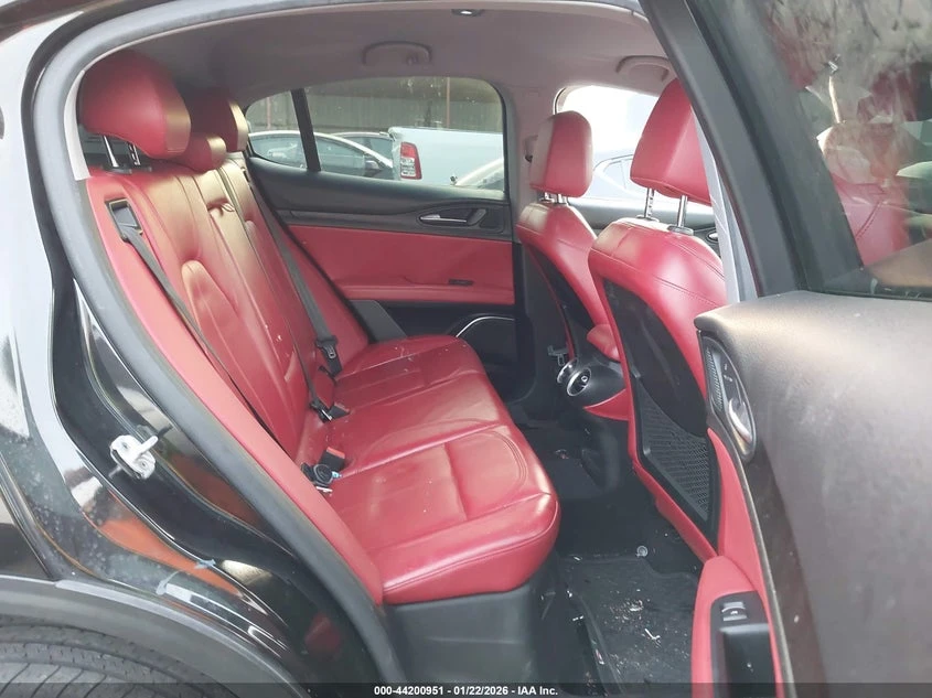 Alfa Romeo Stelvio 2l Rwd, снимка 8 - Автомобили и джипове - 54241455