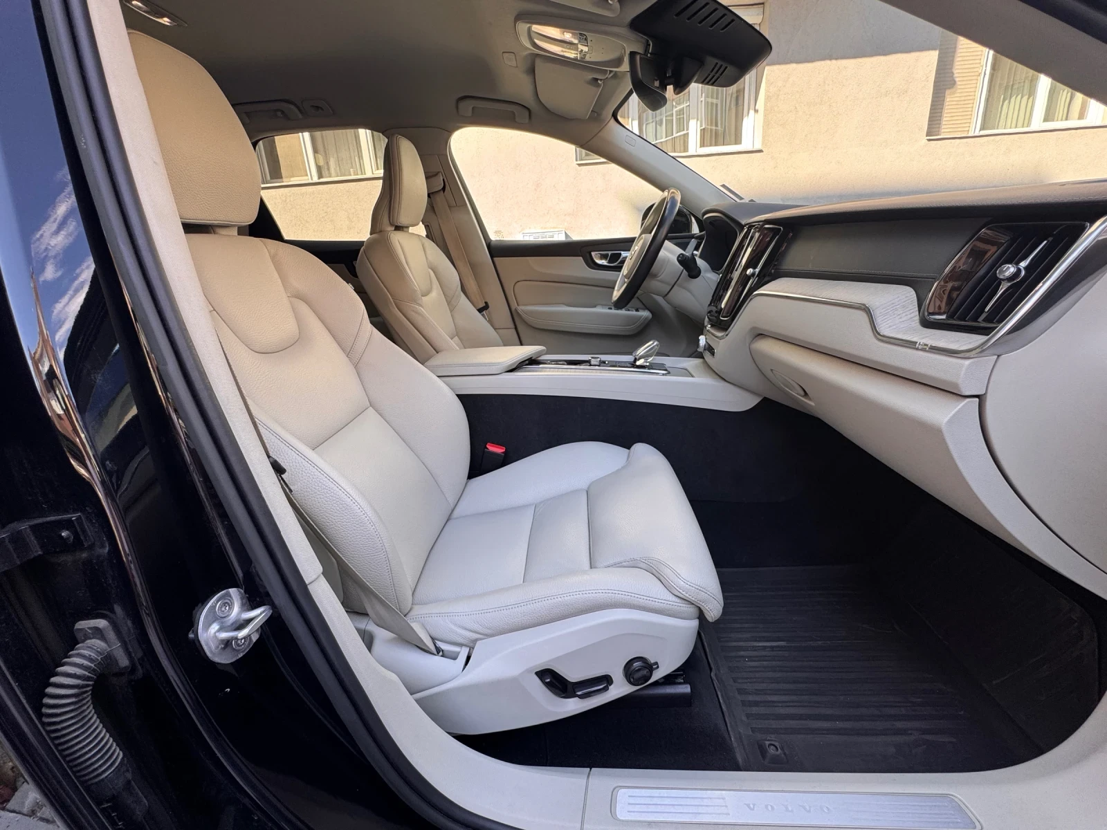 Volvo XC60 Inscription* 2.0D Hybrid 197к.с.* 4x4* Facelift, снимка 9 - Автомобили и джипове - 54502394
