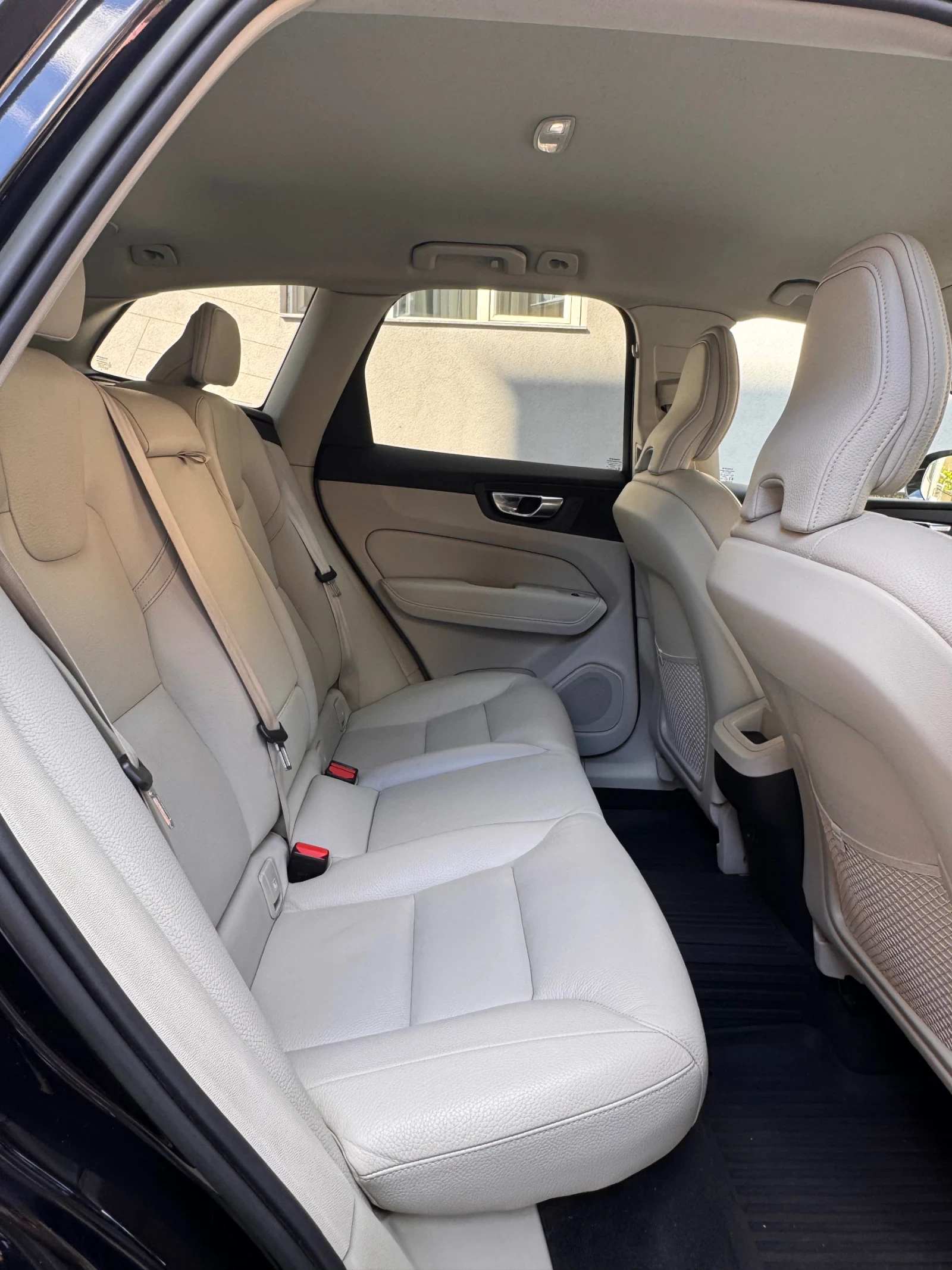 Volvo XC60 Inscription* 2.0D Hybrid 197к.с.* 4x4* Facelift, снимка 13 - Автомобили и джипове - 54502394