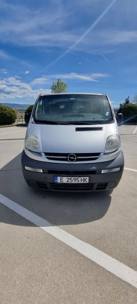 Opel Vivaro 2.5 CDTI ОБСЛУЖЕН/КЛИМАТИК/6СКОРОСТИ/НОВИ ГУМИ, снимка 3