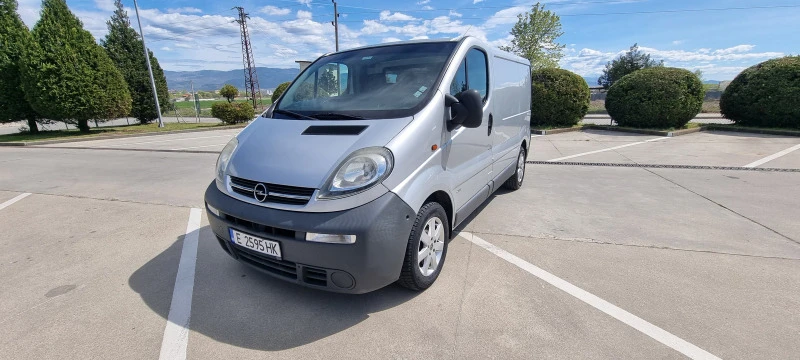 Opel Vivaro 2.5 CDTI ОБСЛУЖЕН/КЛИМАТИК/6СКОРОСТИ/НОВИ ГУМИ, снимка 2 - Бусове и автобуси - 48610601