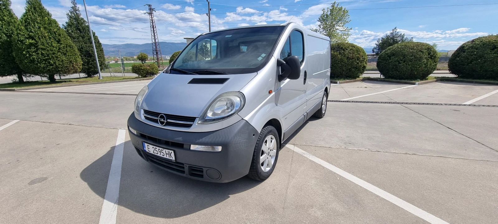 Opel Vivaro 2.5 CDTI ОБСЛУЖЕН/КЛИМАТИК/6СКОРОСТИ/НОВИ ГУМИ - изображение 2