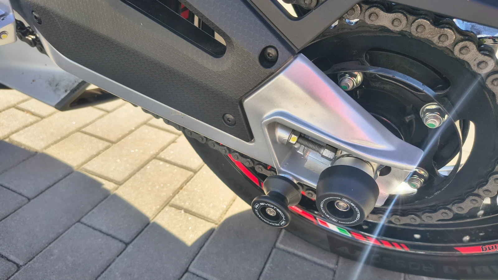 Aprilia Tuono Factory 660 Dark Kraken, снимка 7 - Мотоциклети и мототехника - 56336188
