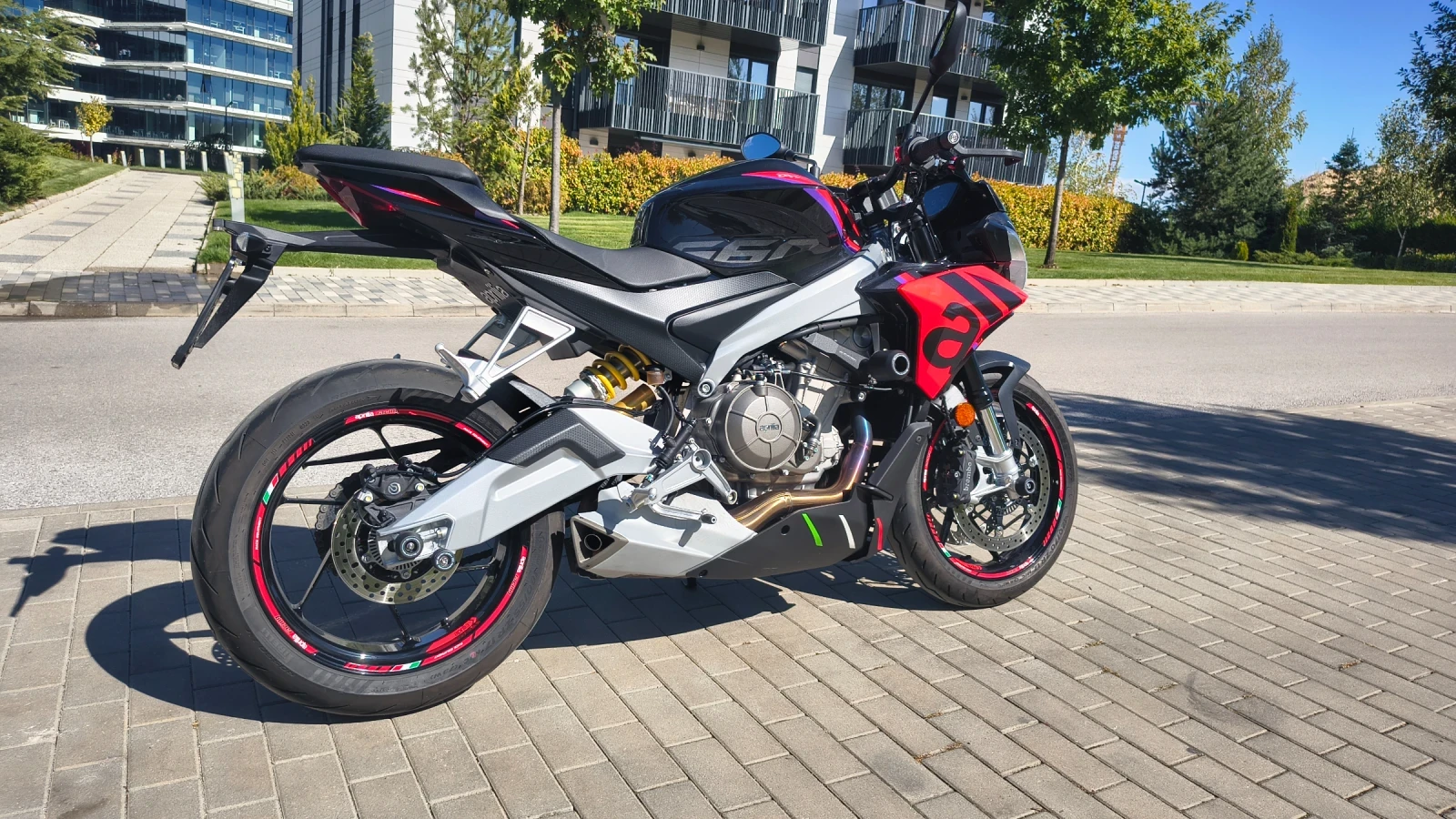 Aprilia Tuono Factory 660 Dark Kraken