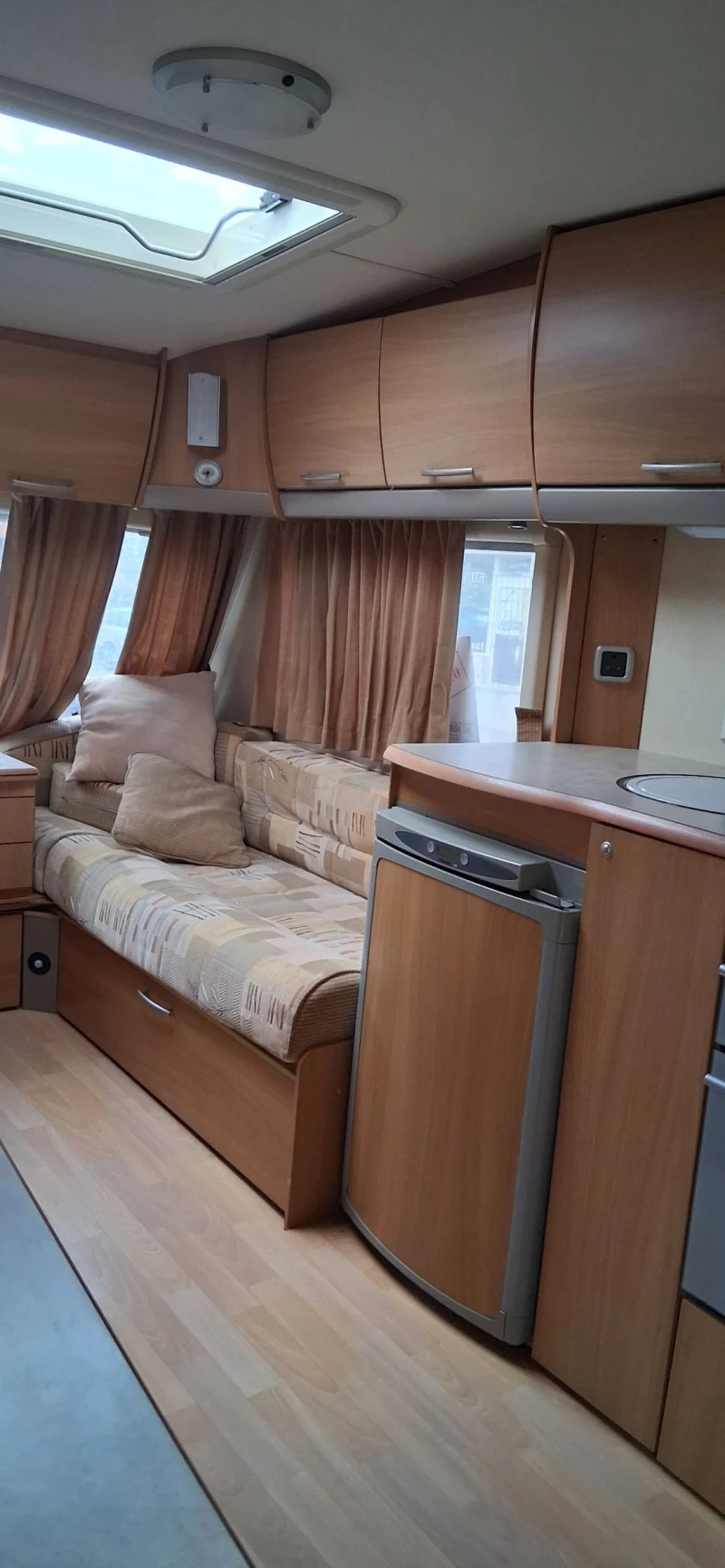 Каравана Swift Coastline 480se , снимка 8 - Каравани и кемпери - 53445018