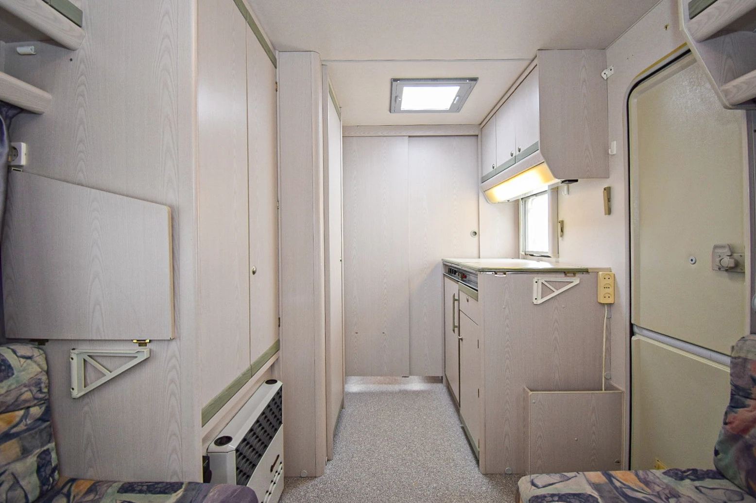 Каравана Knaus Sidewind 440+ форселт, снимка 5 - Каравани и кемпери - 54479274