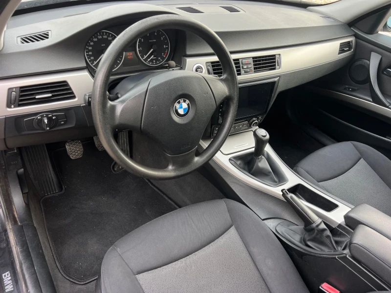 BMW 320 i XENON/NAVI/KAMERA/6sk/UNIKAT, снимка 11 - Автомобили и джипове - 52581140