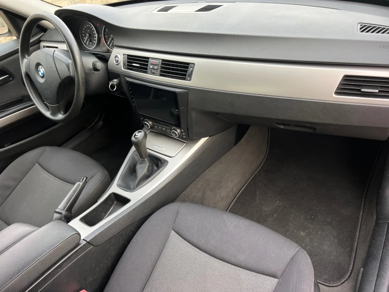 BMW 320 i XENON/NAVI/KAMERA/6sk/UNIKAT, снимка 14 - Автомобили и джипове - 52581140
