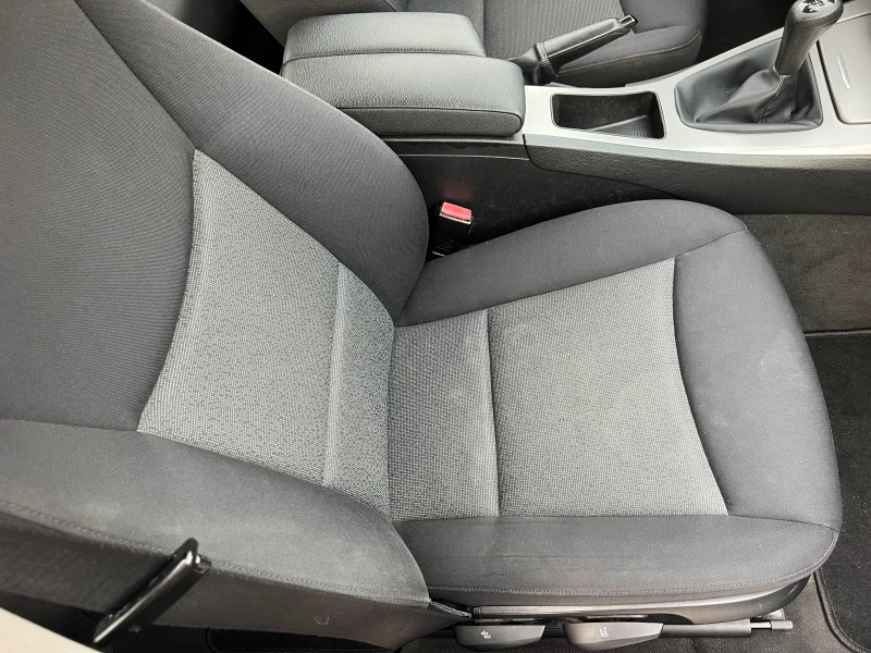 BMW 320 i XENON/NAVI/KAMERA/6sk/UNIKAT, снимка 15 - Автомобили и джипове - 52581140