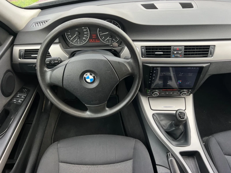 BMW 320 i XENON/NAVI/KAMERA/6sk/UNIKAT, снимка 16 - Автомобили и джипове - 52581140
