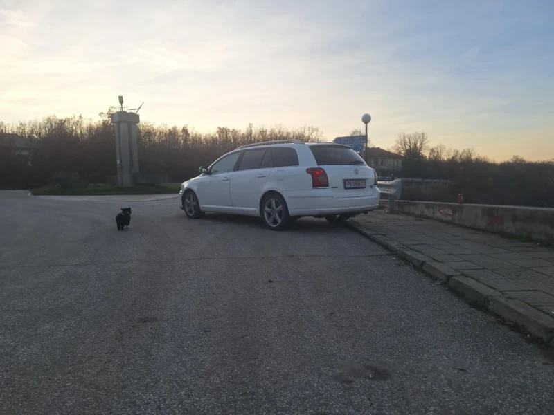 Toyota Avensis, снимка 4 - Автомобили и джипове - 52713101