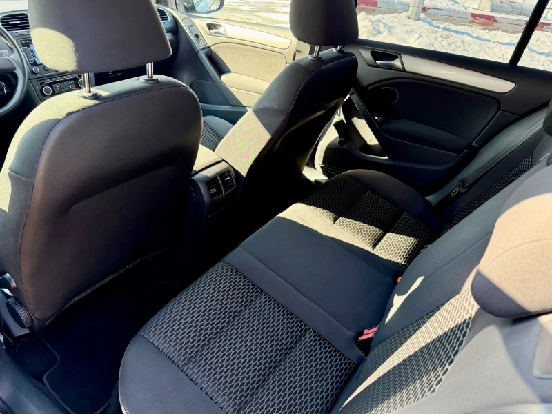 VW Golf 1.6TDI 90k NAVI TOP, снимка 8 - Автомобили и джипове - 53337208