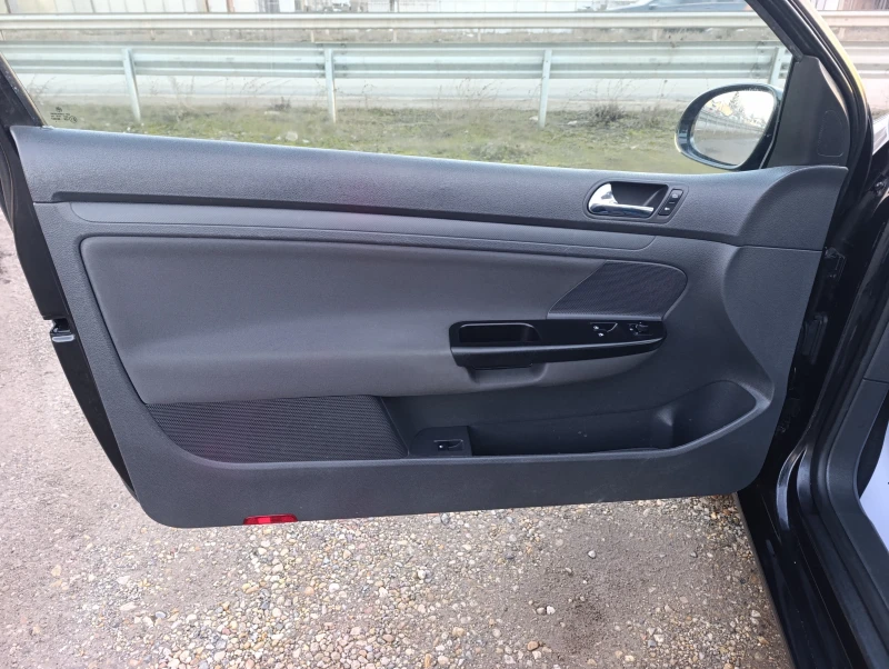 VW Golf 1.6i-102кс.БЕНЗИН, снимка 8 - Автомобили и джипове - 53342990