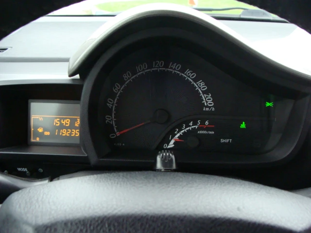 Toyota IQ 1.4, снимка 14 - Автомобили и джипове - 52583252