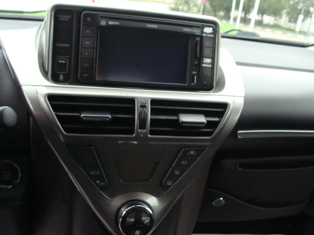 Toyota IQ 1.4, снимка 13 - Автомобили и джипове - 52583252