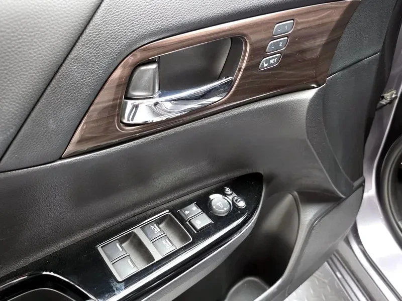 Honda Accord 2.0 HYBRID, снимка 15 - Автомобили и джипове - 55445395