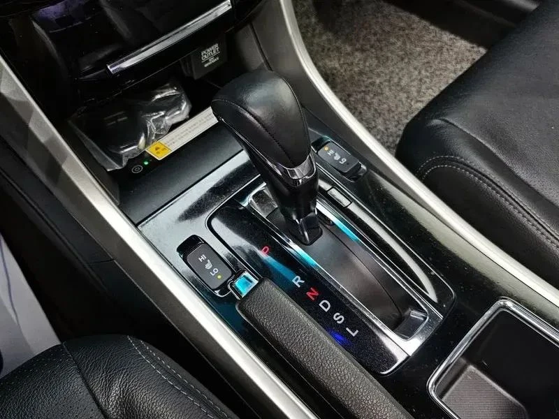Honda Accord, снимка 9 - Автомобили и джипове - 56707592
