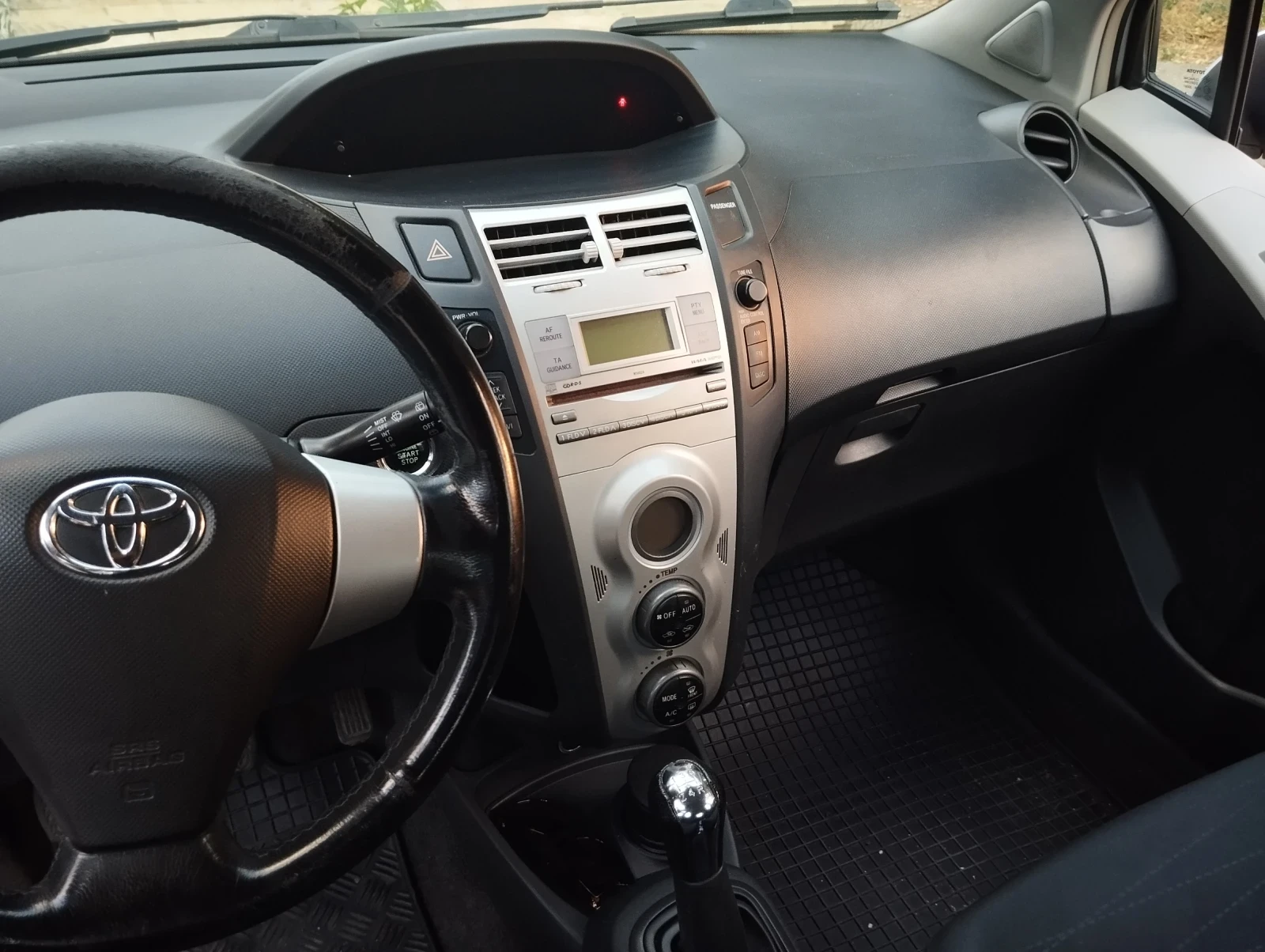 Toyota Yaris  - изображение 3