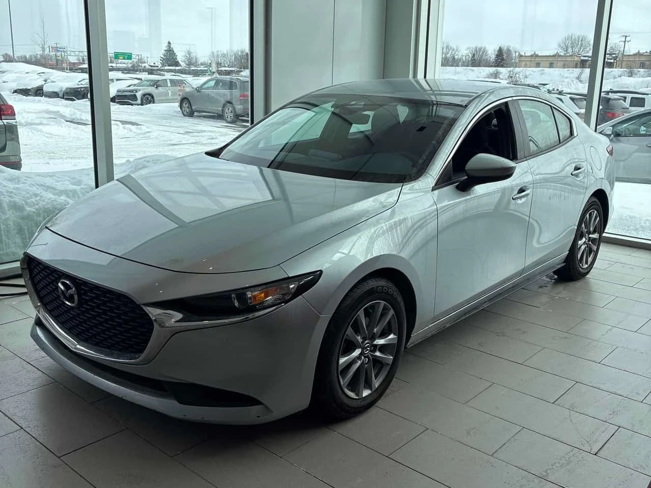 Mazda 3 * FWD * CARFAX * ���� �� �� | Mobile.bg � ����������� 1