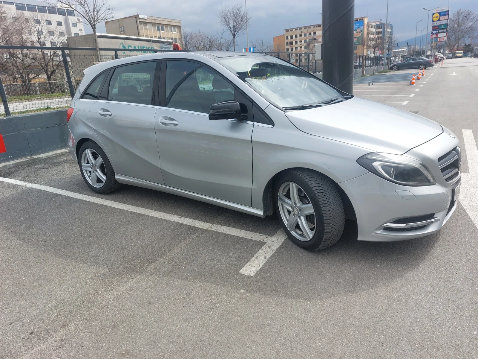 Mercedes-Benz B 250, снимка 2 - Автомобили и джипове - 53913324