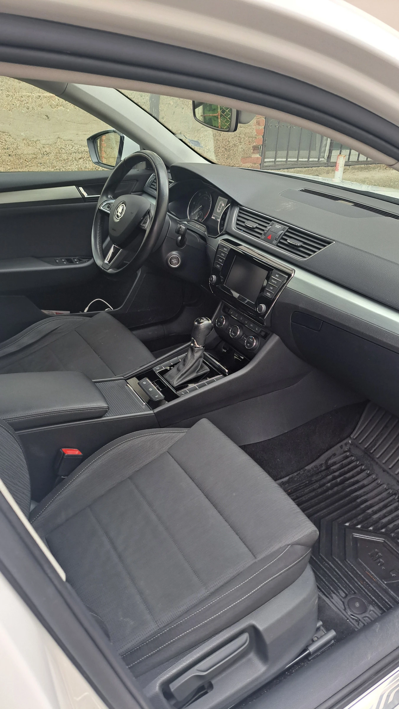 Skoda Superb, снимка 4 - Автомобили и джипове - 54124795