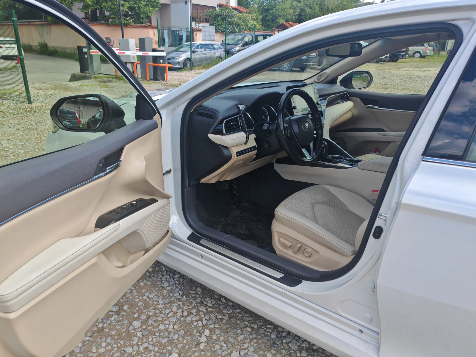 Toyota Camry Luxury edition, снимка 2 - Автомобили и джипове - 54662015