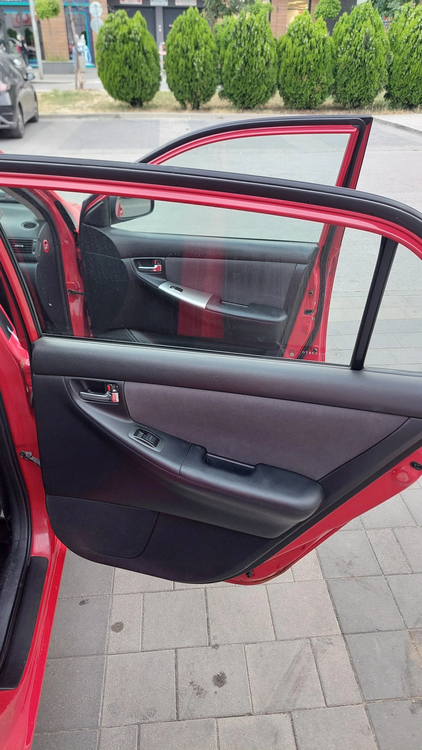 Toyota Corolla 1.6 VVT-i (110 к.с.), снимка 13 - Автомобили и джипове - 54723371