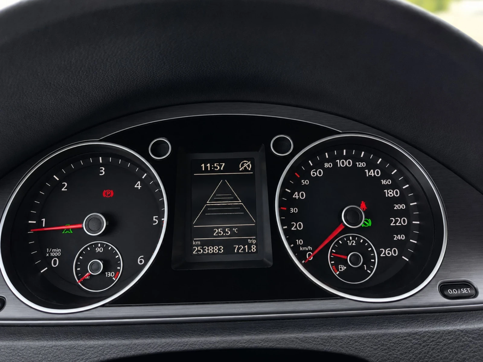 VW Passat 2.0TDI  DSG, снимка 14 - Автомобили и джипове - 55066149