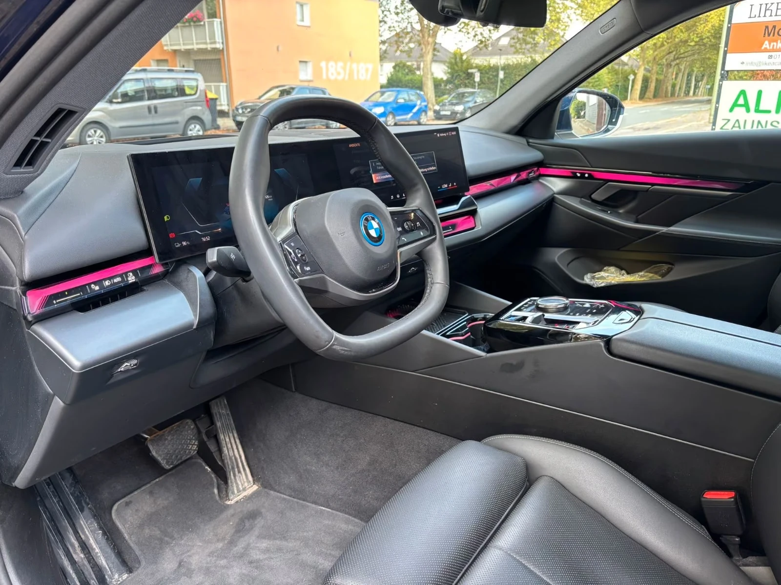 BMW i5 eDrive40/INDIVIDUAL/PANORAMA/HUD/360 CAM | Mobile.bg � ����������� 10