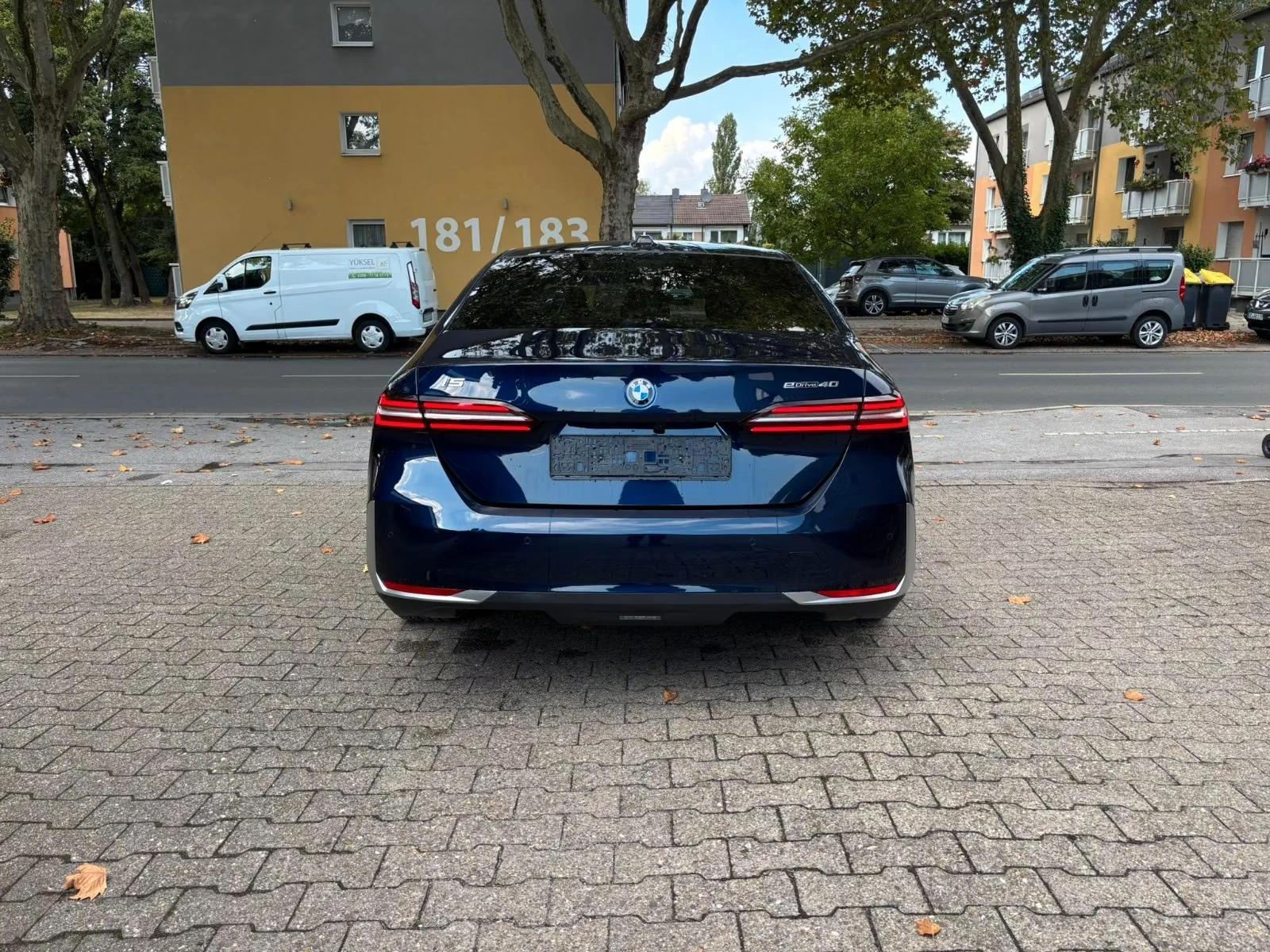 BMW i5 eDrive40/INDIVIDUAL/PANORAMA/HUD/360 CAM | Mobile.bg � ����������� 5