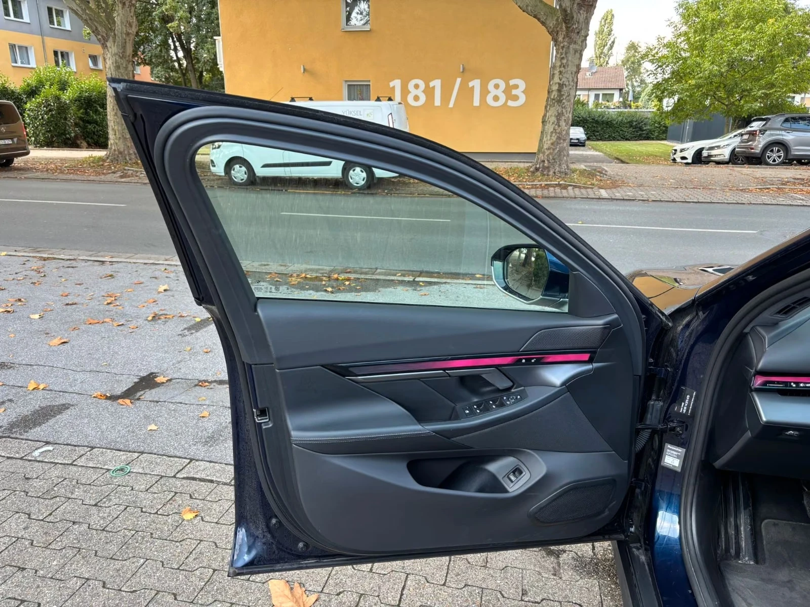 BMW i5 eDrive40/INDIVIDUAL/PANORAMA/HUD/360 CAM | Mobile.bg � ����������� 7