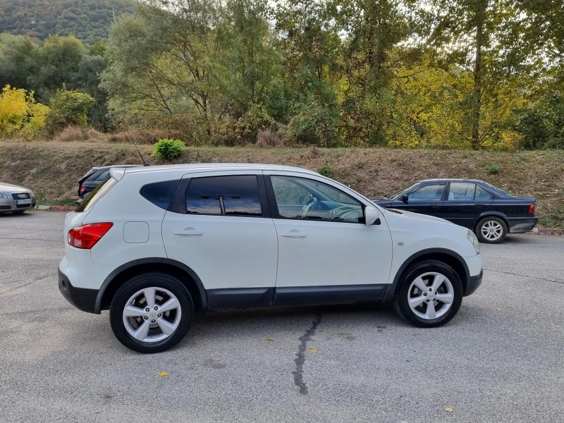 Nissan Qashqai 1.6 i Klimatron/Benzin, снимка 6 - Автомобили и джипове - 42643790