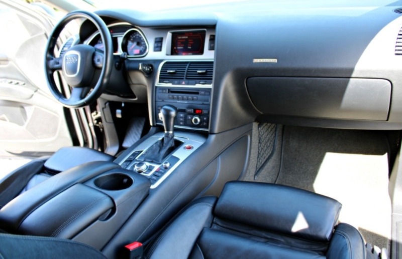 Audi Q7 4.2 Бензин ТОП ШВЕЙЦАРИЯ, снимка 10 - Автомобили и джипове - 46417476