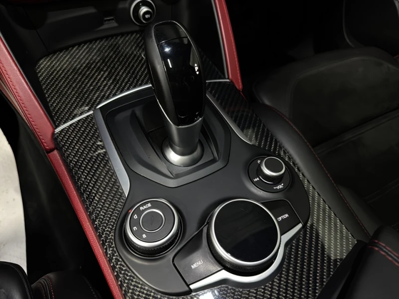 Alfa Romeo Stelvio Quadrifoglio 2.9 V6 4x4 / PANO / H&K / MEMORY, снимка 12 - Автомобили и джипове - 52749668