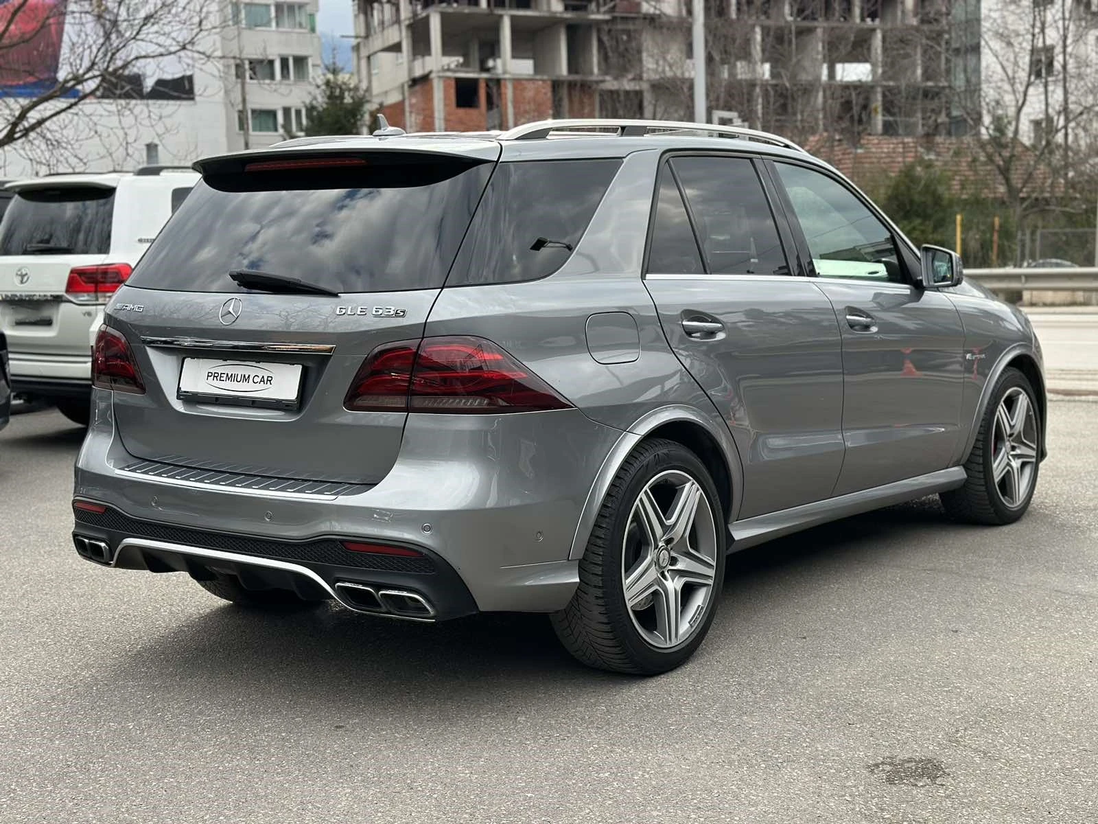 Mercedes-Benz GLE 63 AMG SUV - изображение 5