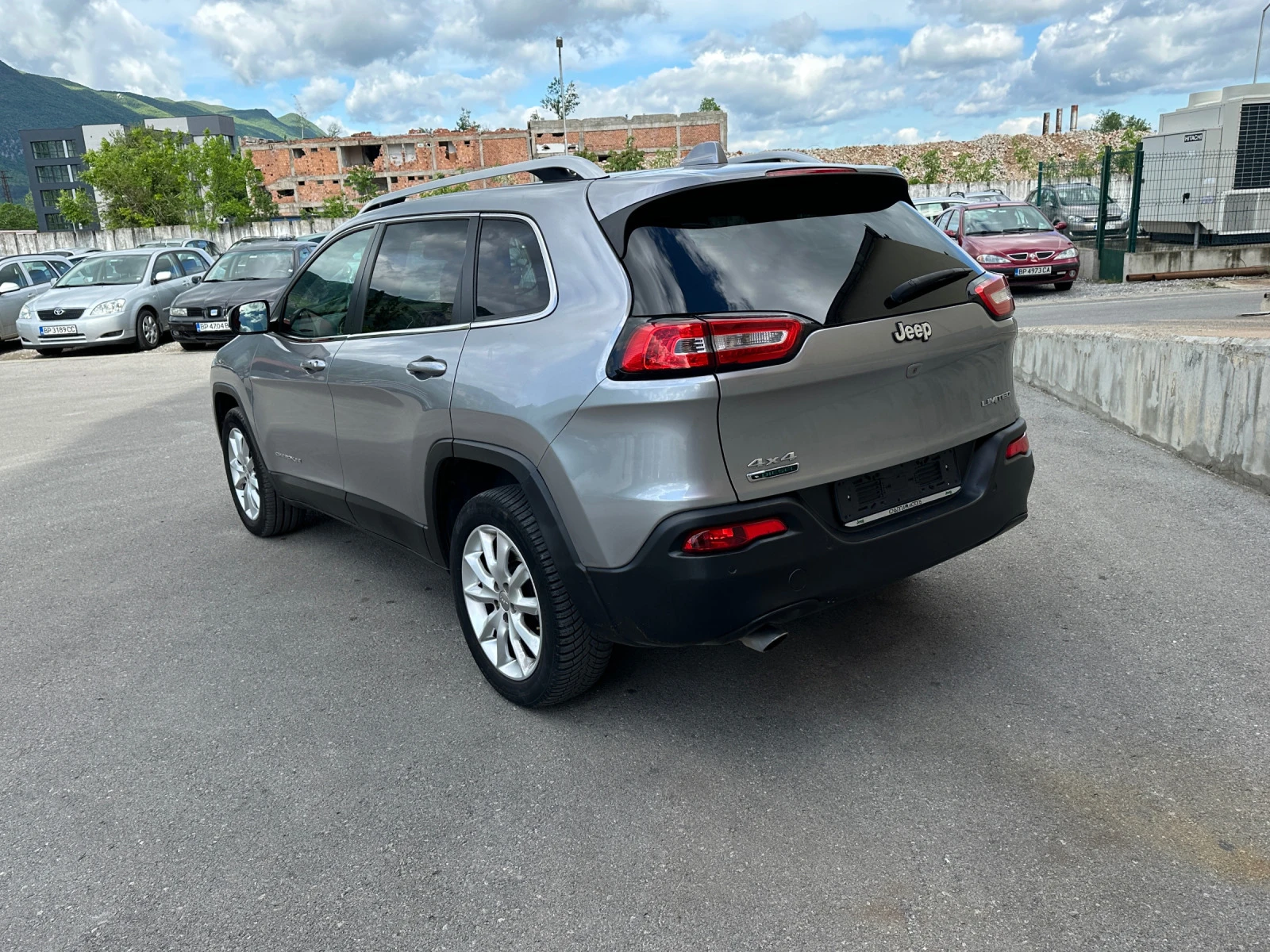 Jeep Cherokee 2.0TDI - КЛИМАТРОНИК - НАВИГАЦИЯ - изображение 7