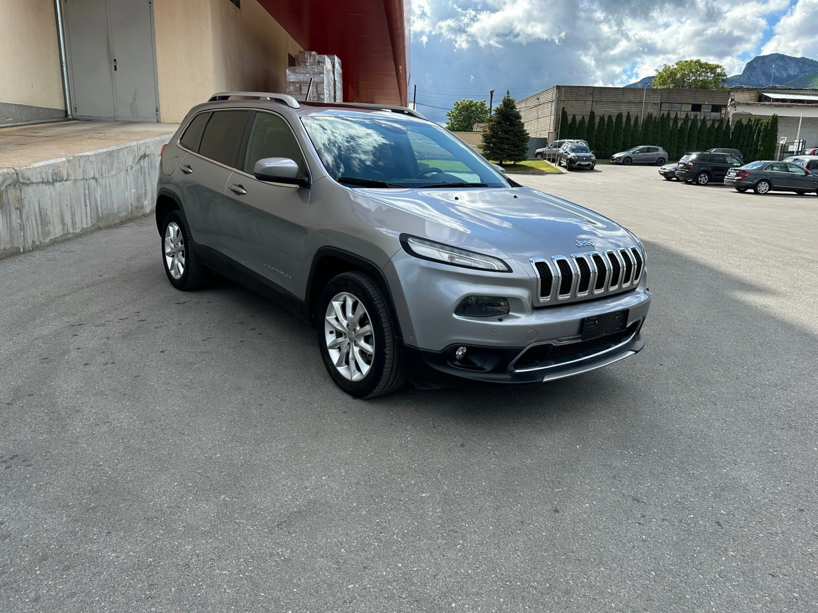 Jeep Cherokee 2.0TDI - КЛИМАТРОНИК - НАВИГАЦИЯ - изображение 3