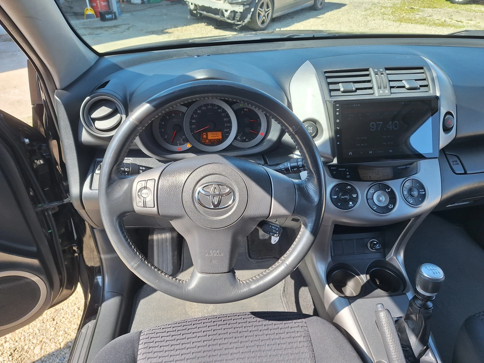 Toyota Rav4 2.2 D4D, снимка 10 - Автомобили и джипове - 53987803