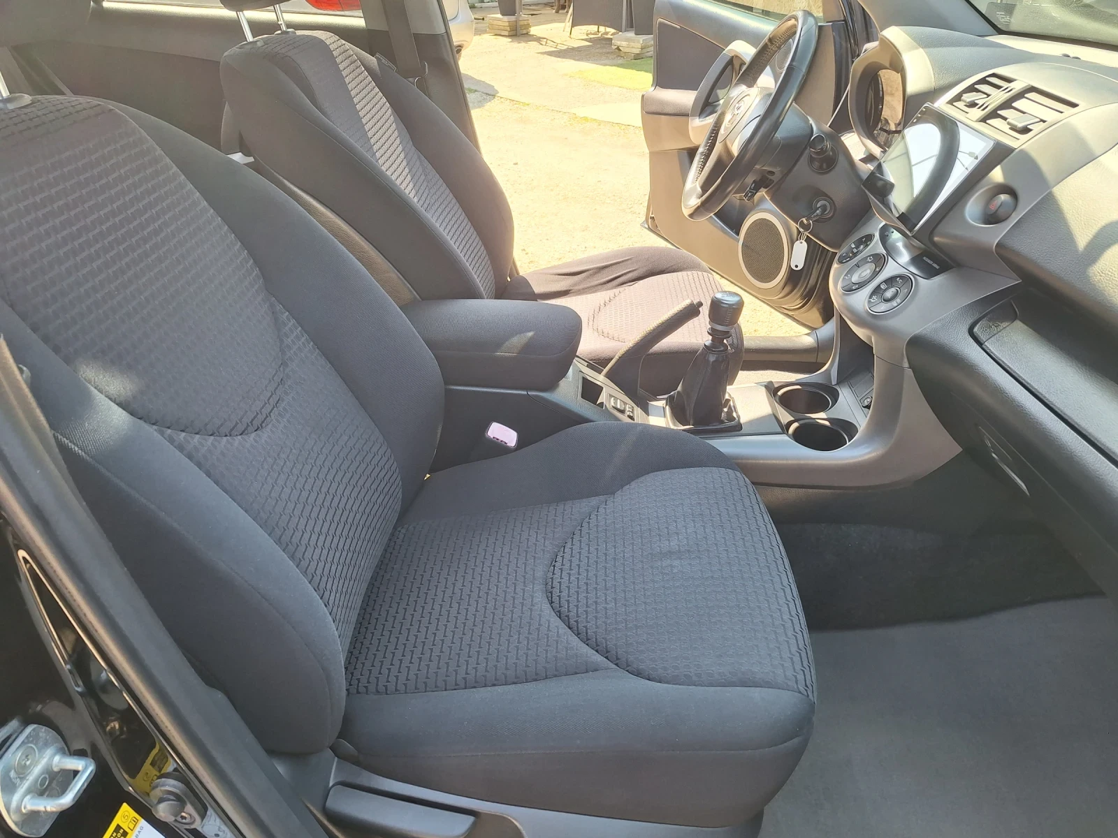 Toyota Rav4 2.2 D4D, снимка 11 - Автомобили и джипове - 53987803