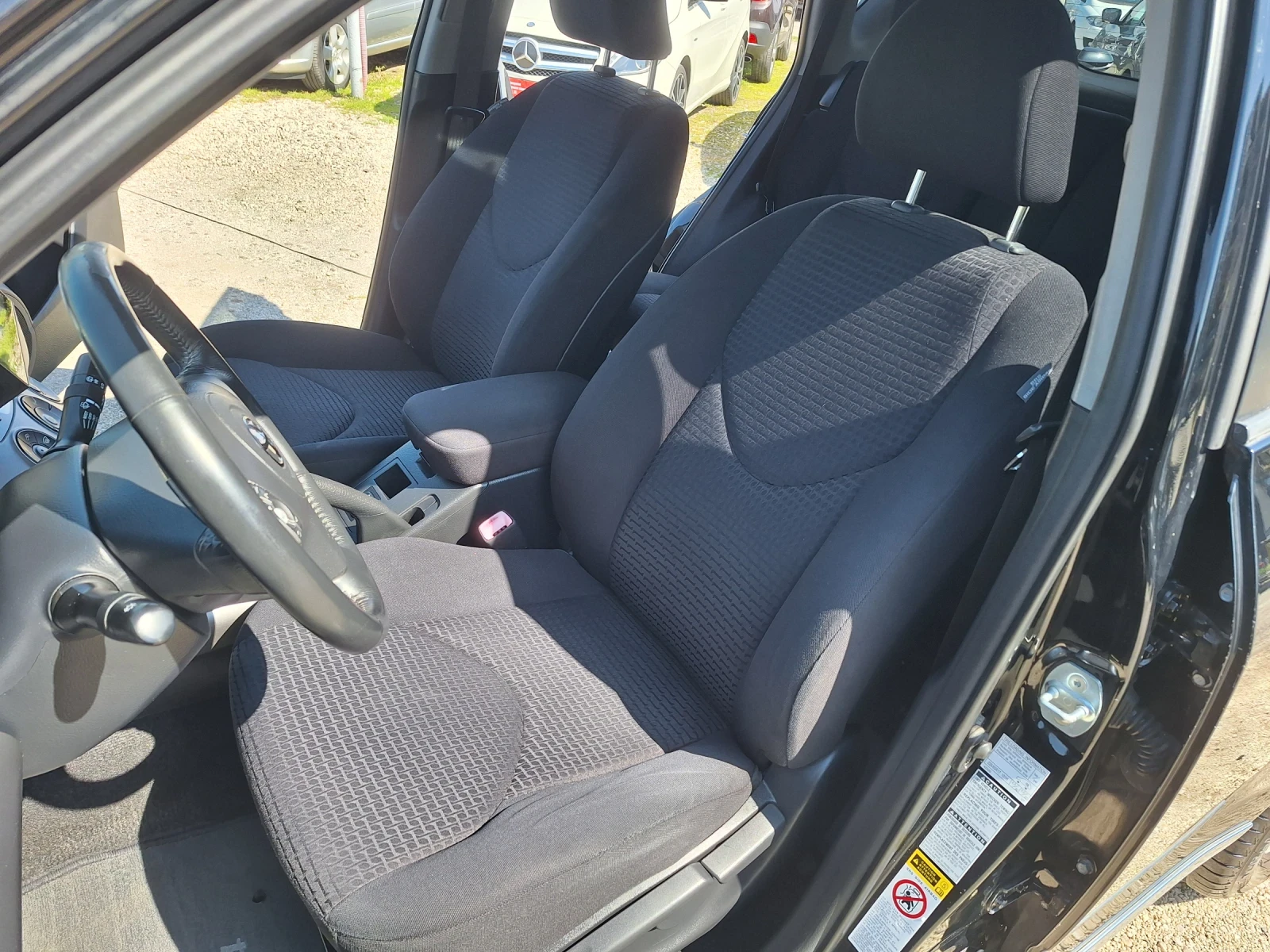 Toyota Rav4 2.2 D4D, снимка 9 - Автомобили и джипове - 53987803