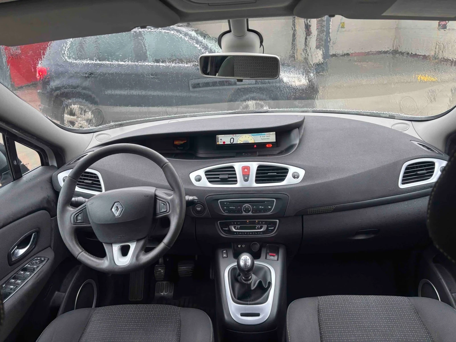 Renault Scenic 1.9 DCi 130кс, снимка 3 - Автомобили и джипове - 54095173
