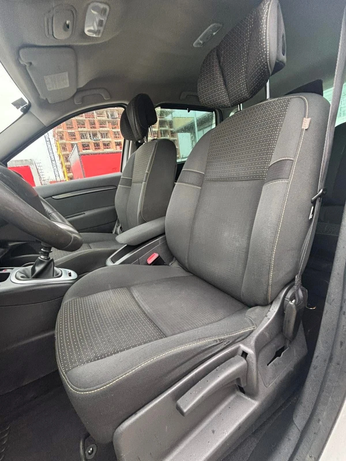 Renault Scenic 1.9 DCi 130кс, снимка 4 - Автомобили и джипове - 54095173